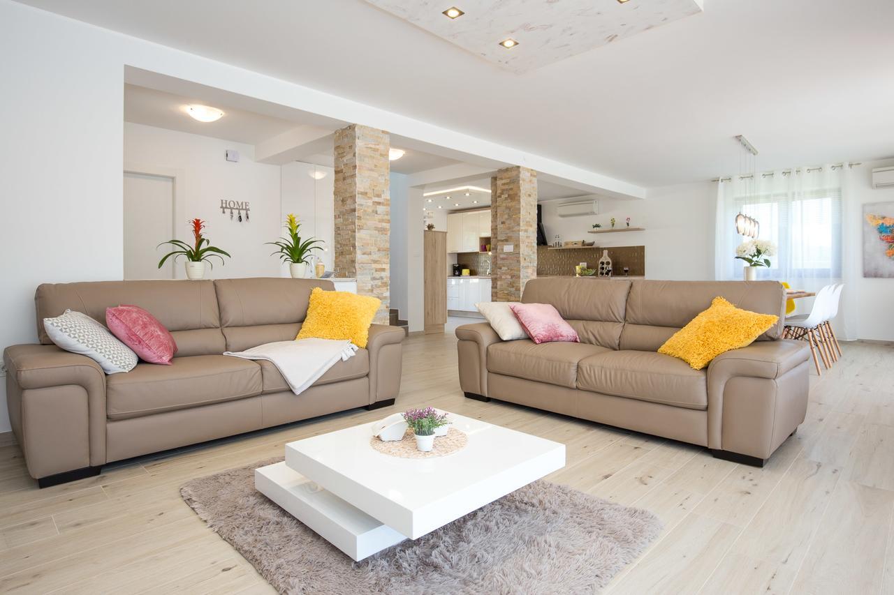 Villa Sara - Perfect Family Holiday Brzac Exterior foto
