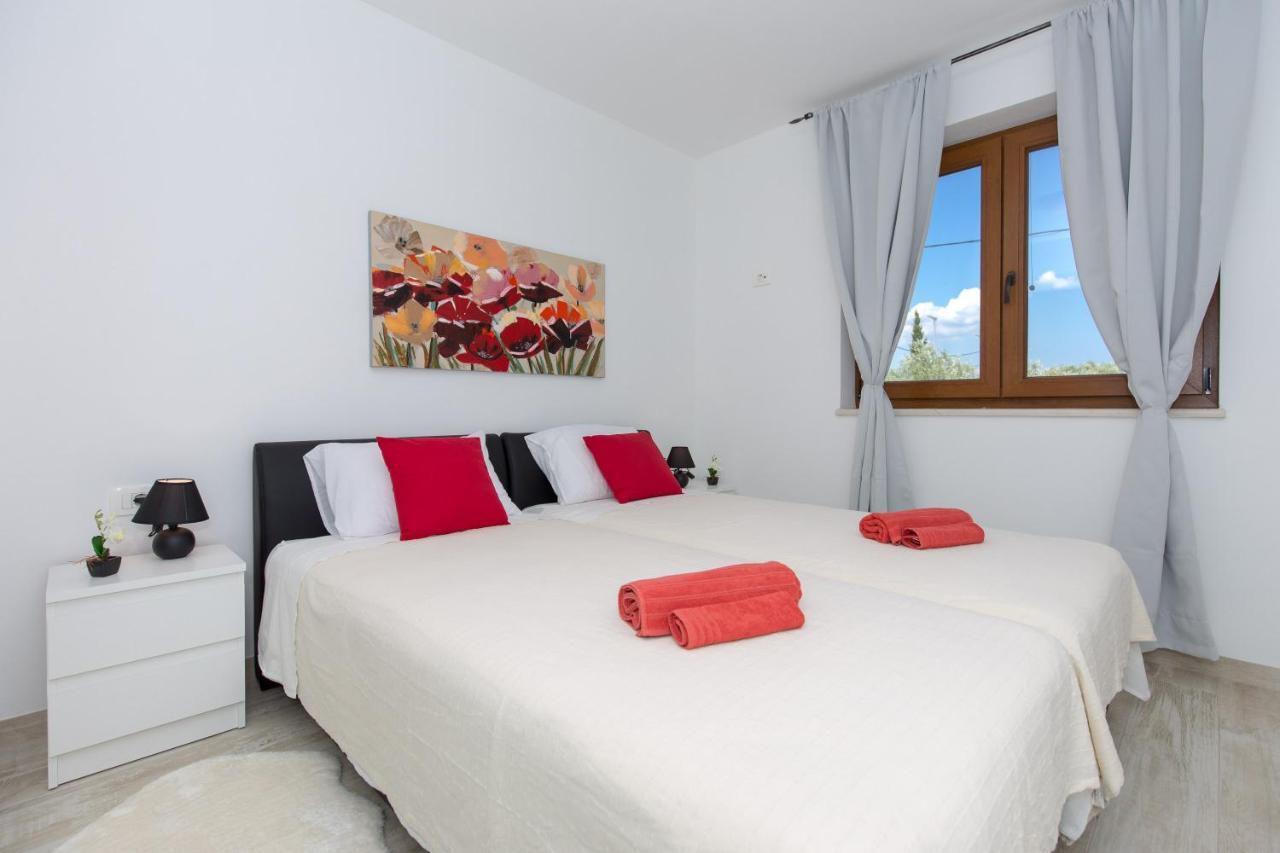 Villa Sara - Perfect Family Holiday Brzac Exterior foto