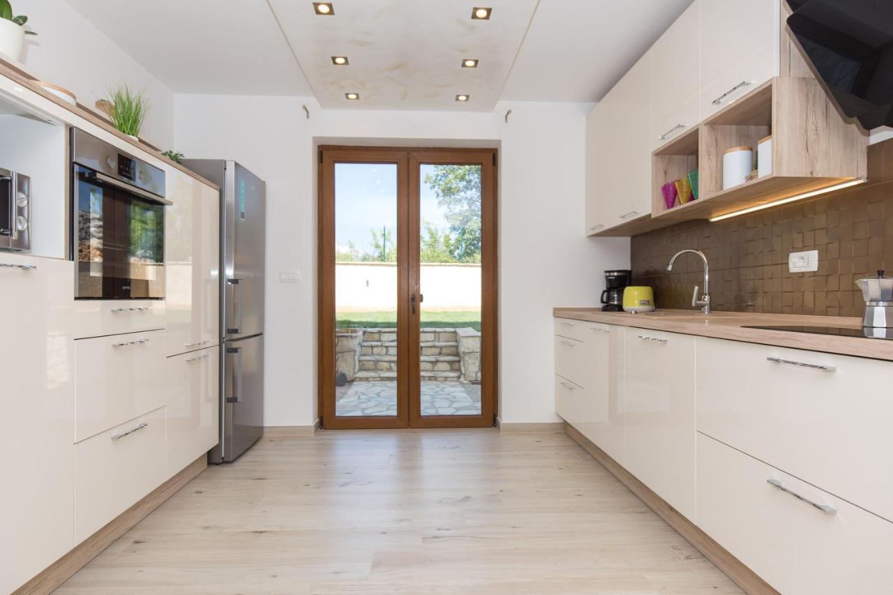 Villa Sara - Perfect Family Holiday Brzac Exterior foto